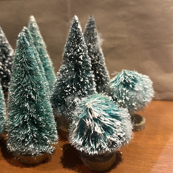 Lot of 17 pieces of bottle brush Christmas trays. - Picture 2 of 4